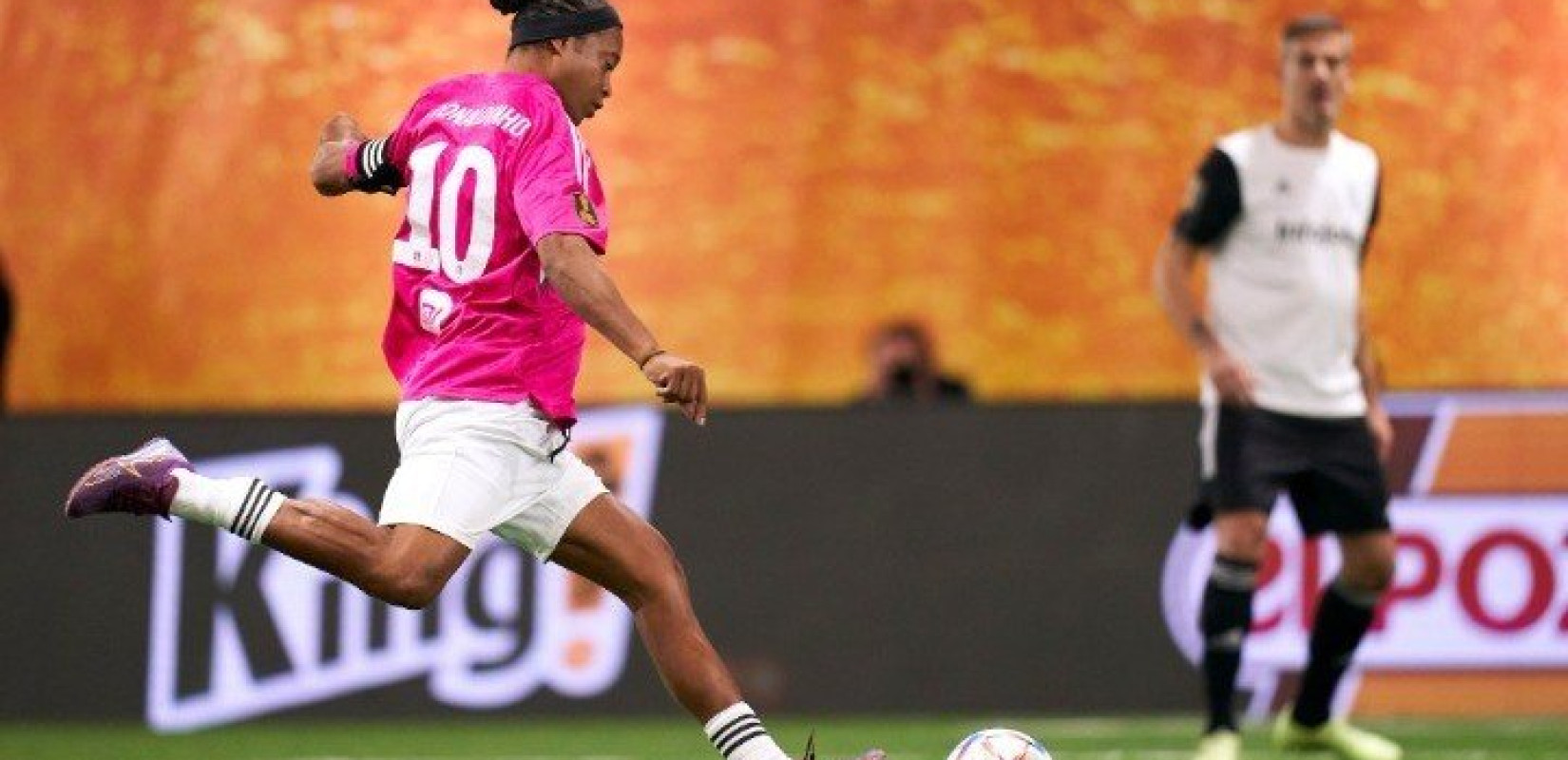 Ήταν σαν να μην... επέστρεψε ο Ροναλντίνιο στα γήπεδα (βίντεο)