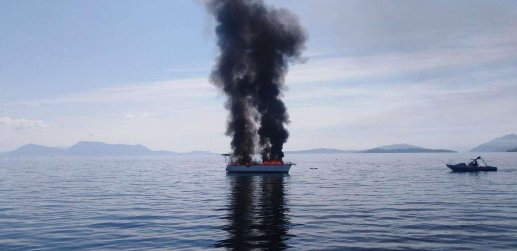 Φωτιά σε τουριστικό σκάφος με 15 επιβαίνοντες ανάμεσα σε Παξούς και Κέρκυρα