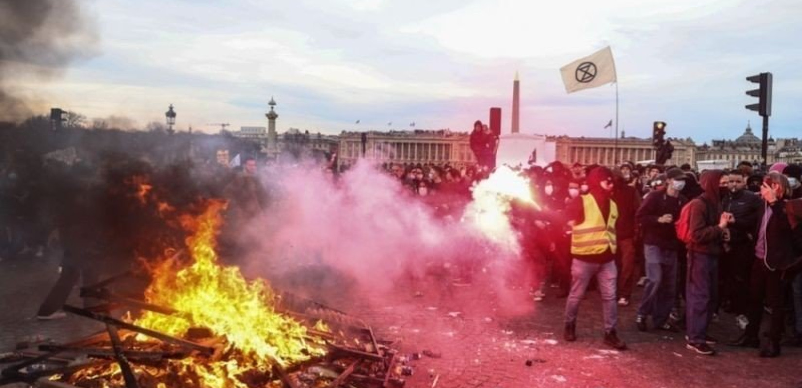 Γαλλία: Τα συνδικάτα καλούν σε νέα απεργία αύριο για το συνταξιοδοτικό