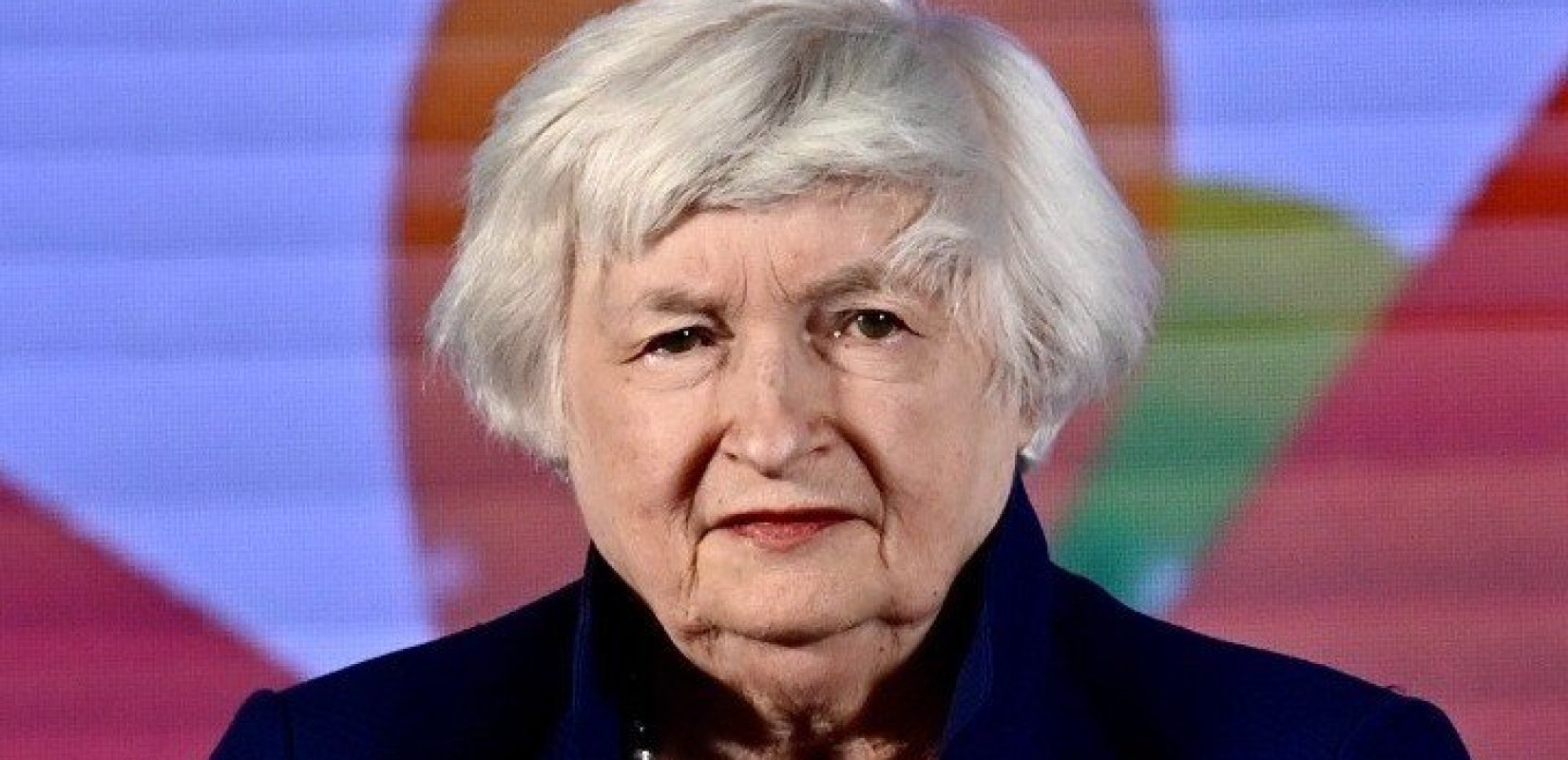 «Mε το πιστόλι της χρεοκοπίας στον κρόταφο οι ΗΠΑ»