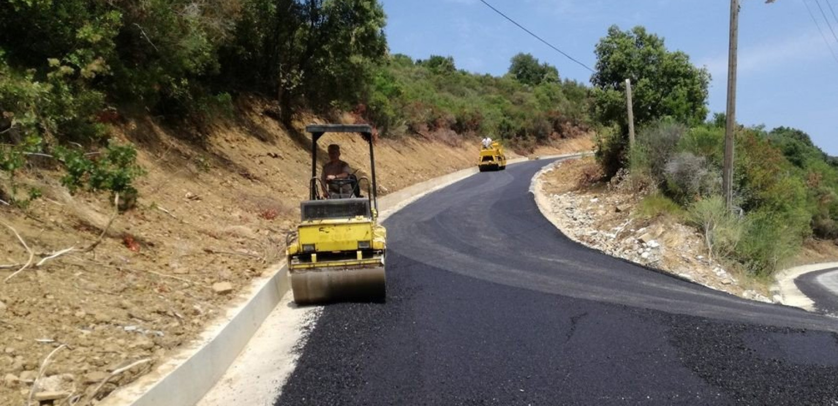 Οικογένεια παραχώρησε έκταση για διαπλάτυνση δρόμου όπου συμβαίνουν συχνά τροχαία ατυχήματα