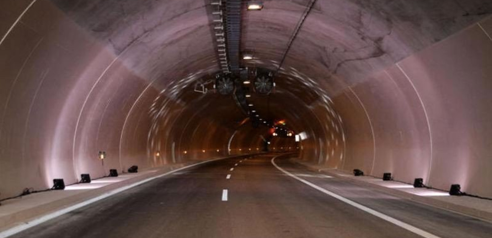 «Έμφραγμα» στην ΠΑΘΕ: Ακινητοποιήθηκε φορτηγό στο τούνελ της Κατερίνης