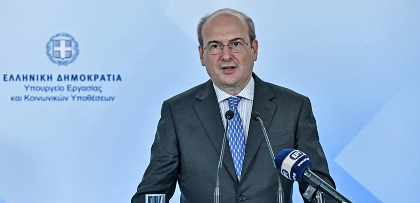 Χατζηδάκης: Τι κερδίζουν οι εργαζόμενοι από την αύξηση του κατώτατου μισθού - Στα 34,84 ευρώ το ημερομίσθιο