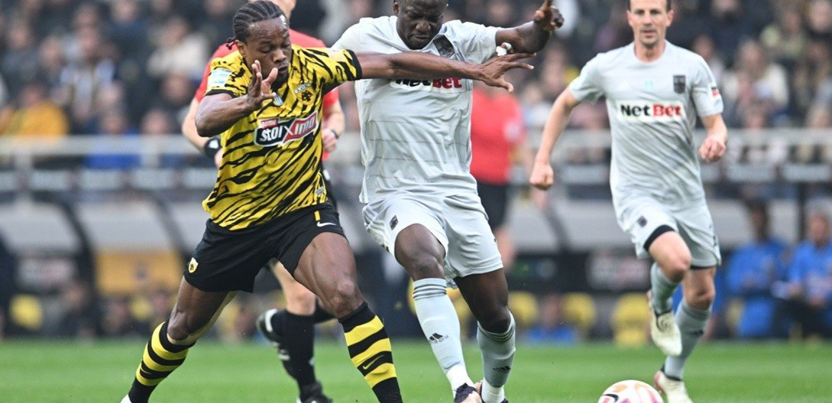 Super League: Τη Δευτέρα στις 9 το βράδυ όλοι οι αγώνες που αναβλήθηκαν