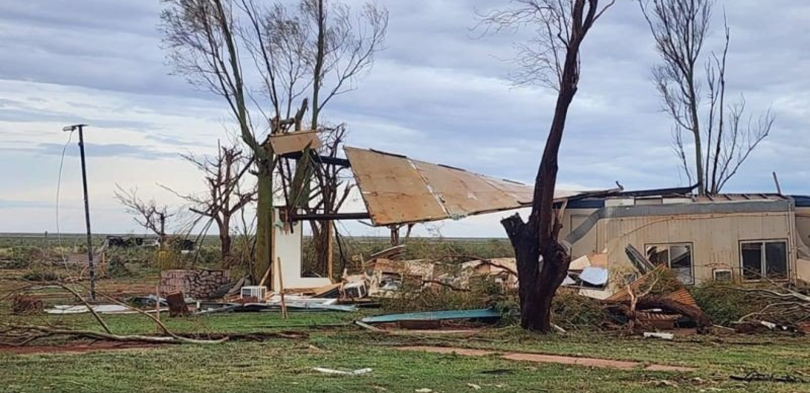 Ο κυκλώνας «Ίλσα» πλήττει περιοχές στα δυτικά της Αυστραλίας - Άνεμοι έως 288 χλμ. την ώρα (βίντεο, φωτ.)