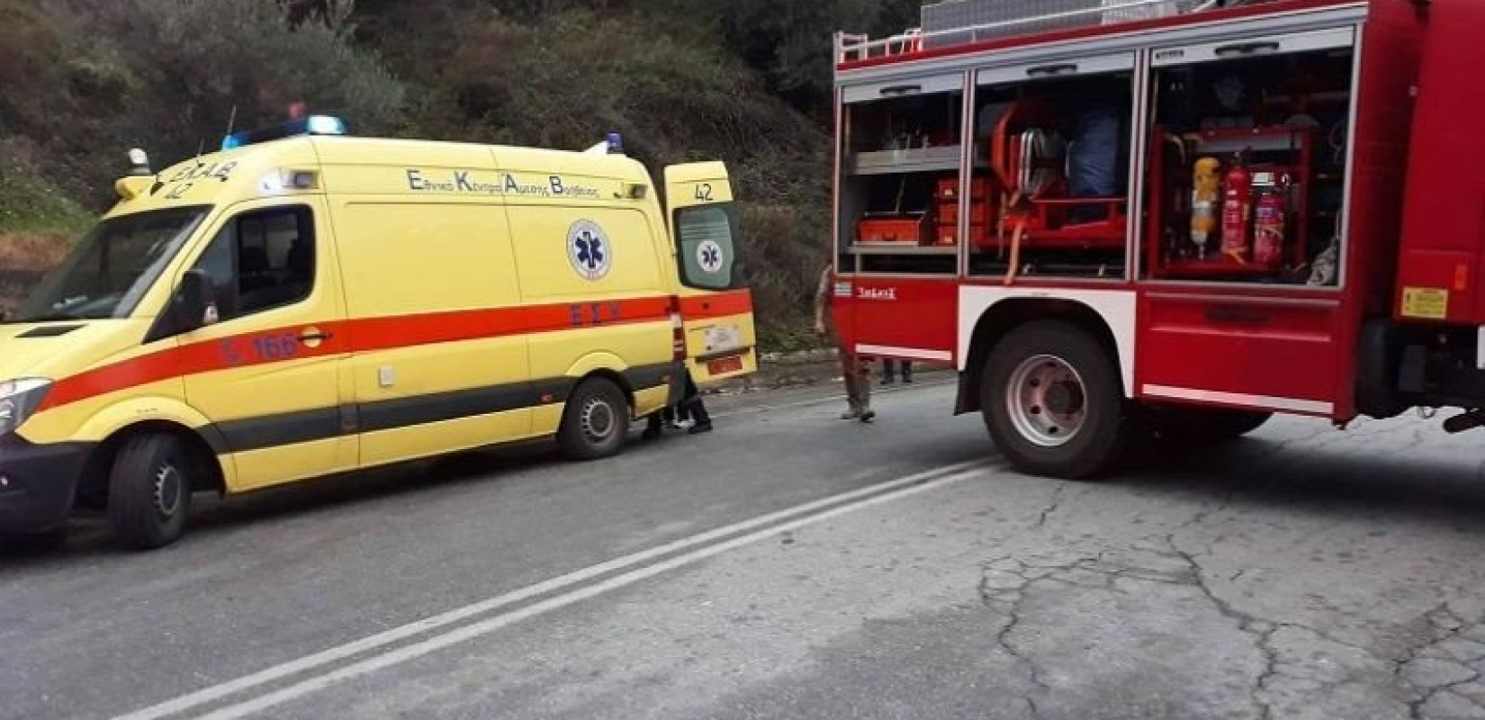 Βίντεο: Διάσωση τραυματισμένου τουρίστα από δύσβατο σημείο στην Κέρκυρα