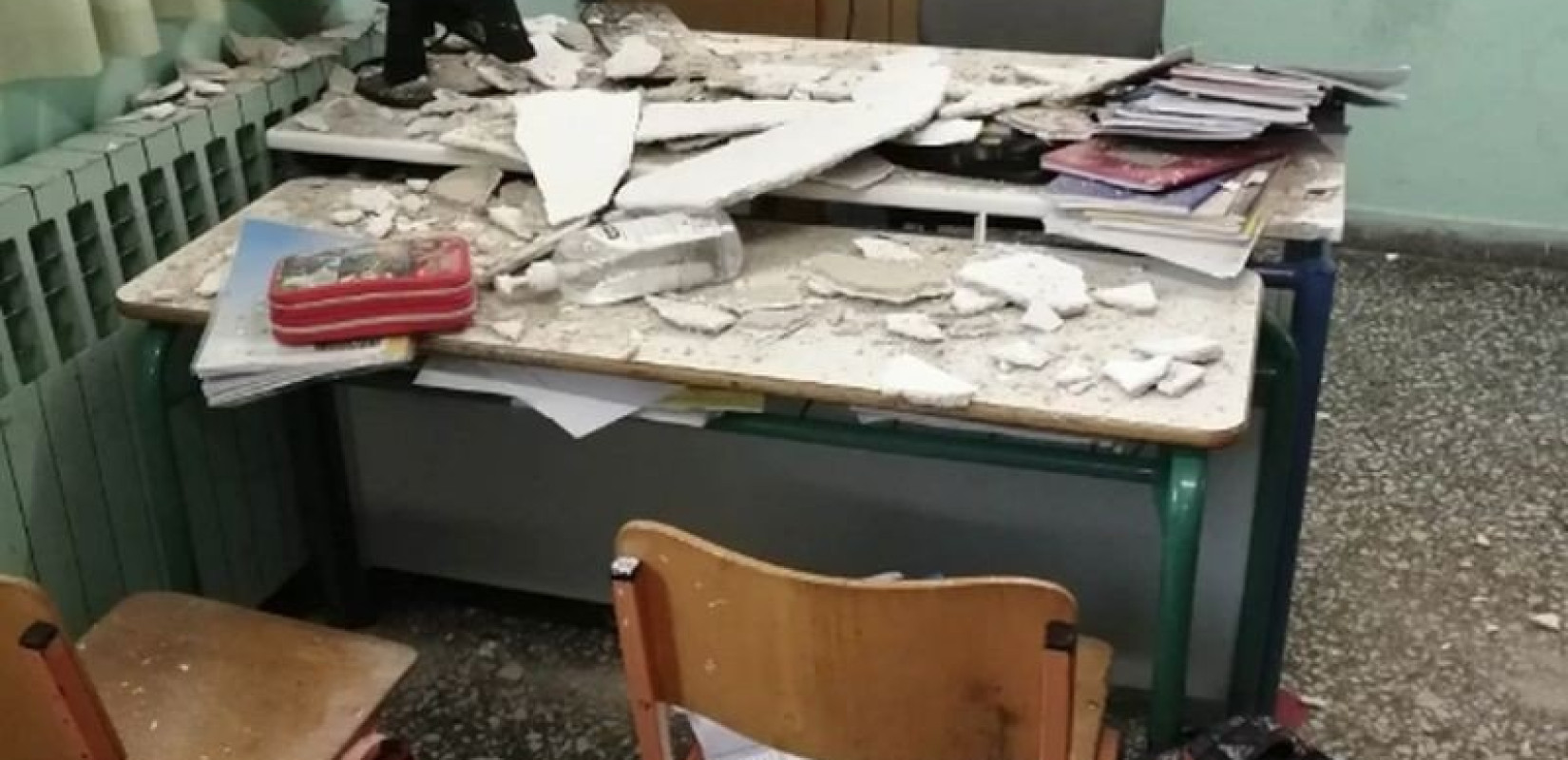  Βόλος: Εισαγγελική παρέμβαση για την κατάρρευση οροφής σε τάξη δημοτικού σχολείου (φωτ.)