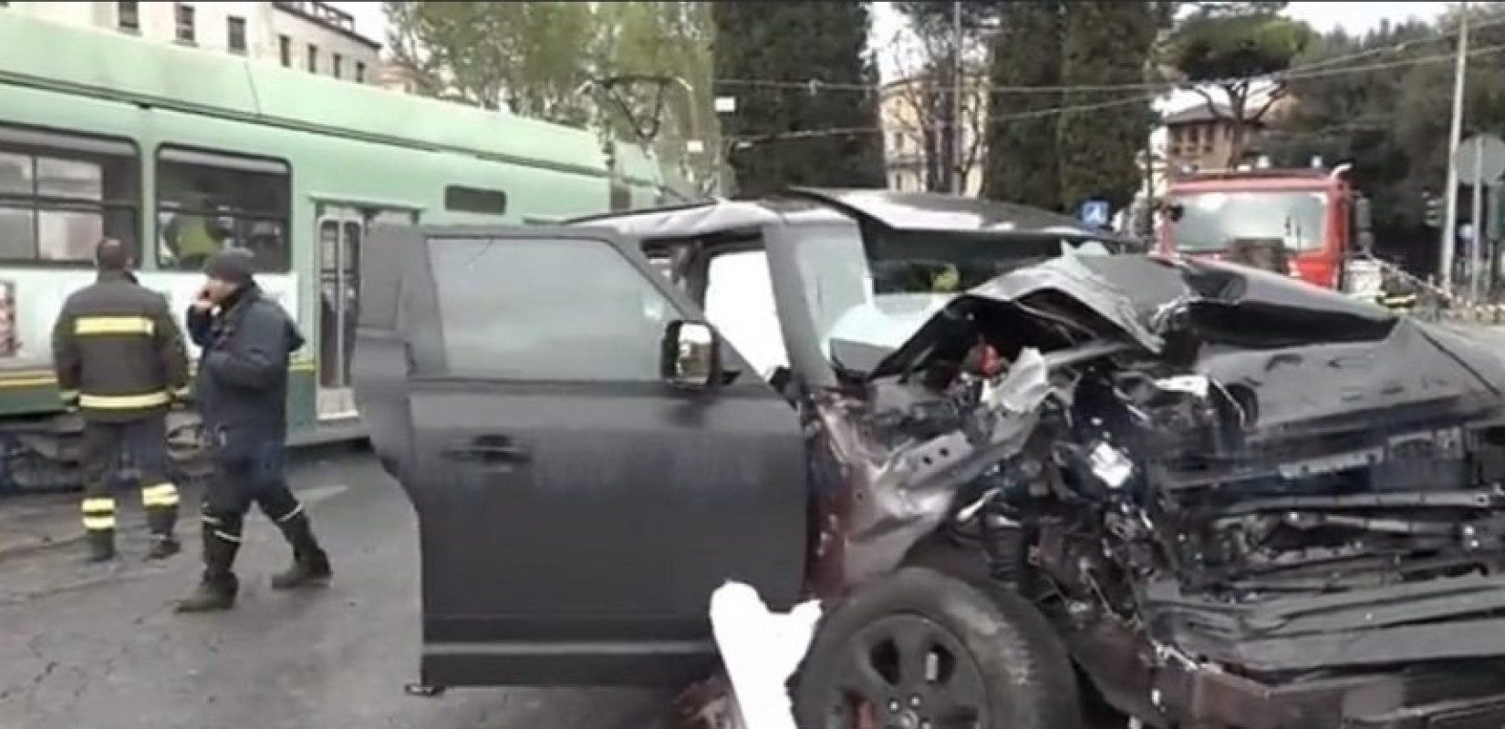 Ιταλία: Σε σοβαρό τροχαίο ενεπλάκη ο Τσίρο Ιμόμπιλε - Το αυτοκίνητό του συγκρούστηκε με τραμ (βίντεο)