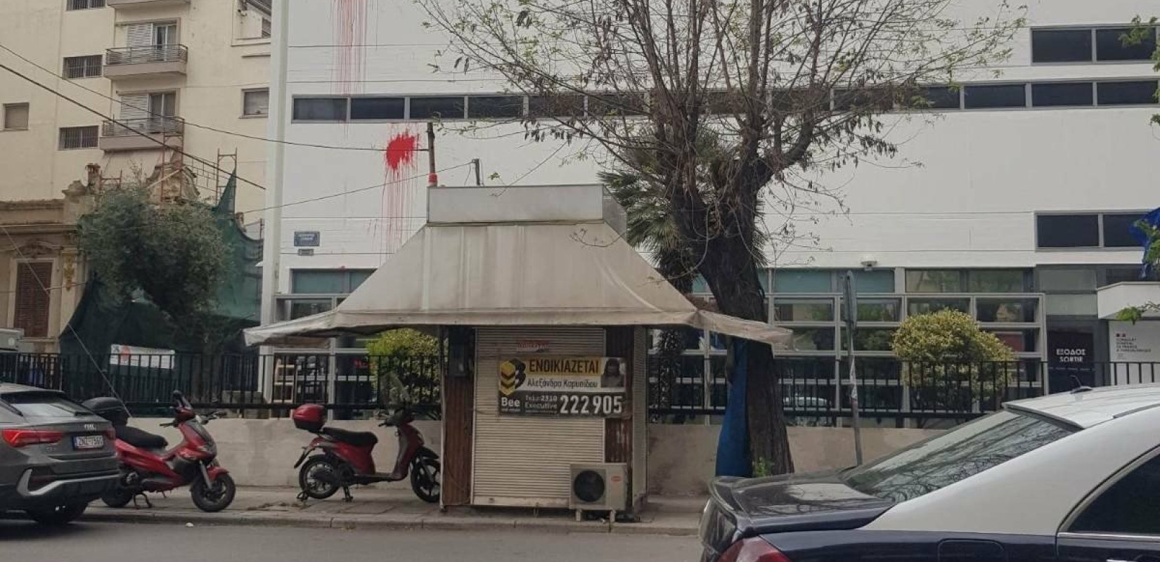 Θεσσαλονίκη: Πέταξαν μπογιές στο κτίριο του Γαλλικού Προξενείου