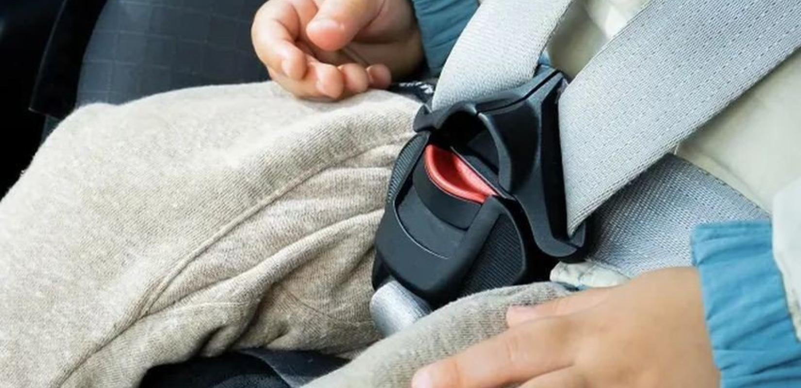 Αθήνα: Μωρό κλειδώθηκε σε αυτοκίνητο στο Μαρούσι (βίντεο)