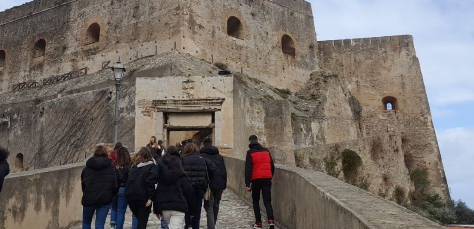 Μαθητές από τη Θέρμη αναζήτησαν τα ίχνη της Σκύλλας και της Χάρυβδης (φωτ.) Μαθητές από τη Θέρμη αναζήτησαν τα ίχνη της Σκύλλας και της Χάρυβδης (φωτ.)