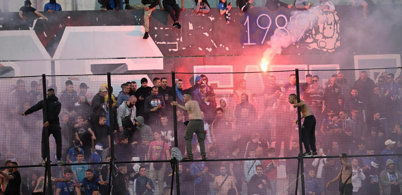 Super League: Κλίμα τρομοκρατίας κατήγγειλε η Λαμία στο γήπεδο της Νεάπολης (βίντεο)