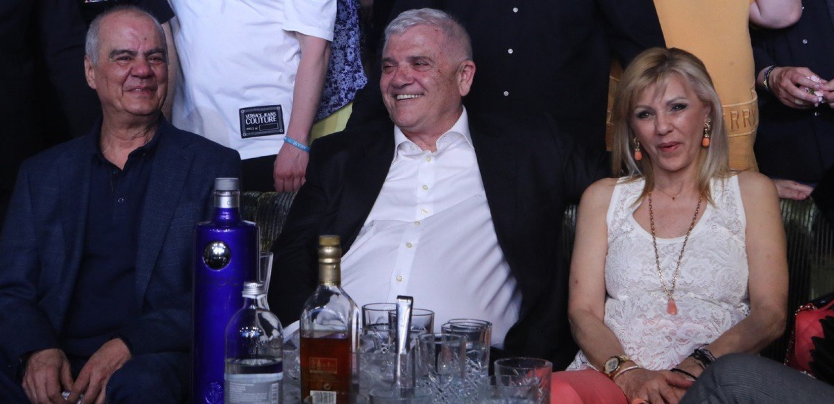 «Δεν είναι καλά ο πρόεδρος, έχει τρελαθεί»: Ο Μελισσανίδης κέρασε όλο το μαγαζί που τραγουδάει ο Ρέμος (βίντεο)