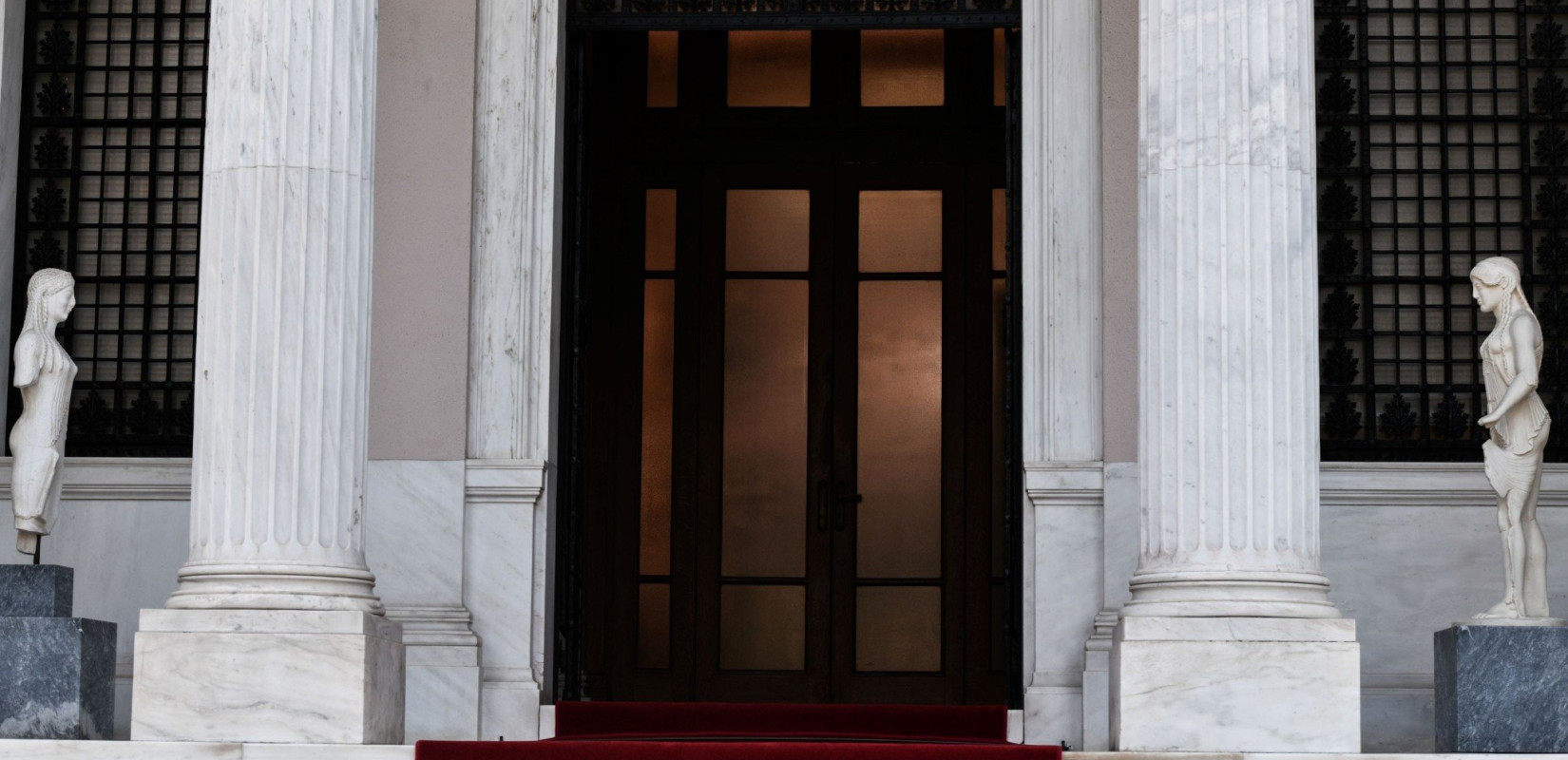 Συνάντηση Μητσοτάκη με την επίτροπο χρηματοοικονομικών υπηρεσιών της ΕΕ Συνάντηση Μητσοτάκη με την επίτροπο χρηματοοικονομικών υπηρεσιών της ΕΕ