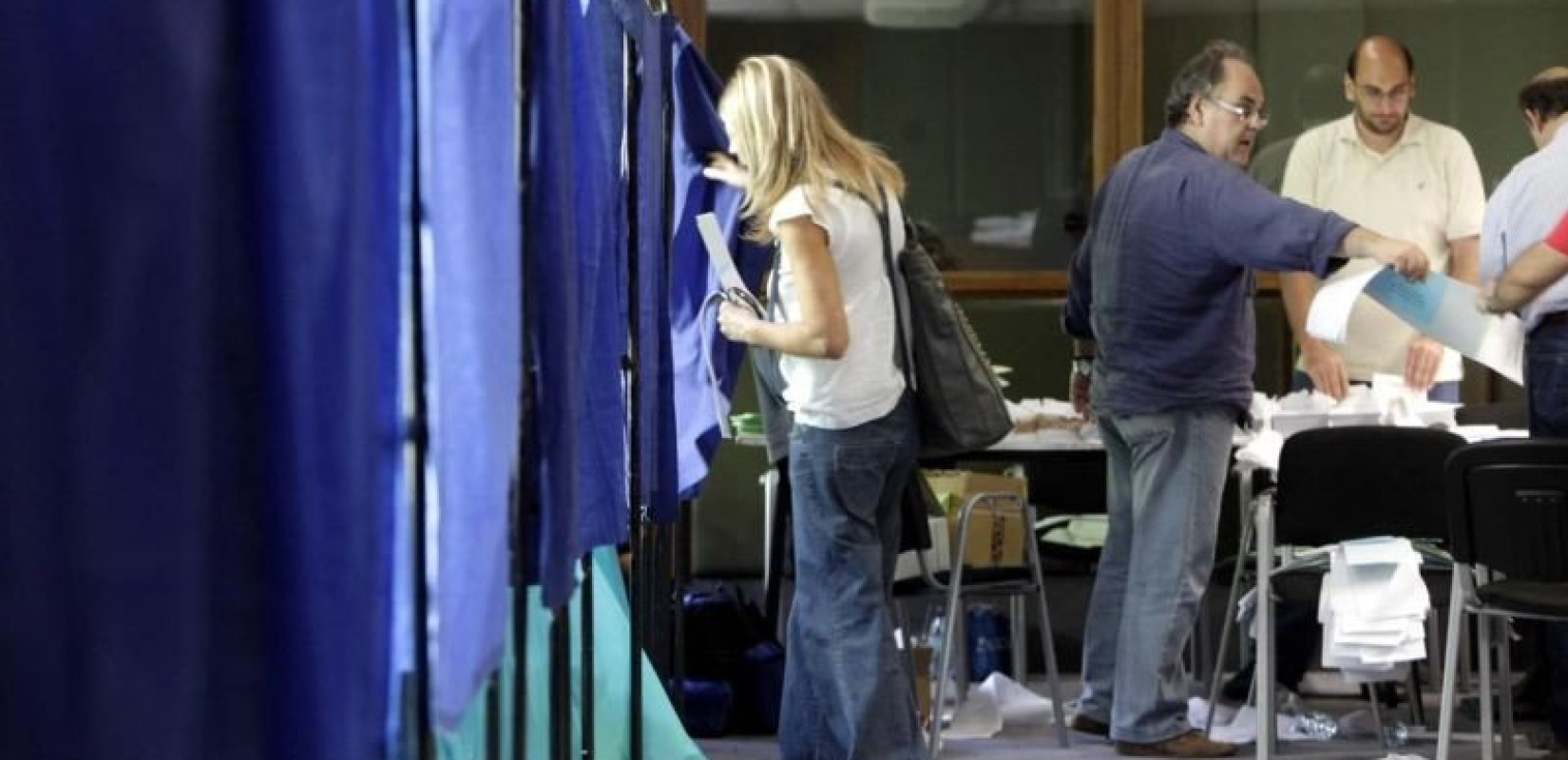 Δημοσκόπηση Metron Analysis: Θέλουν αλλαγή οι πολίτες – Πόσοι θα ψήφιζαν Τσίπρα, Σαμαρά, Καρυστιανού