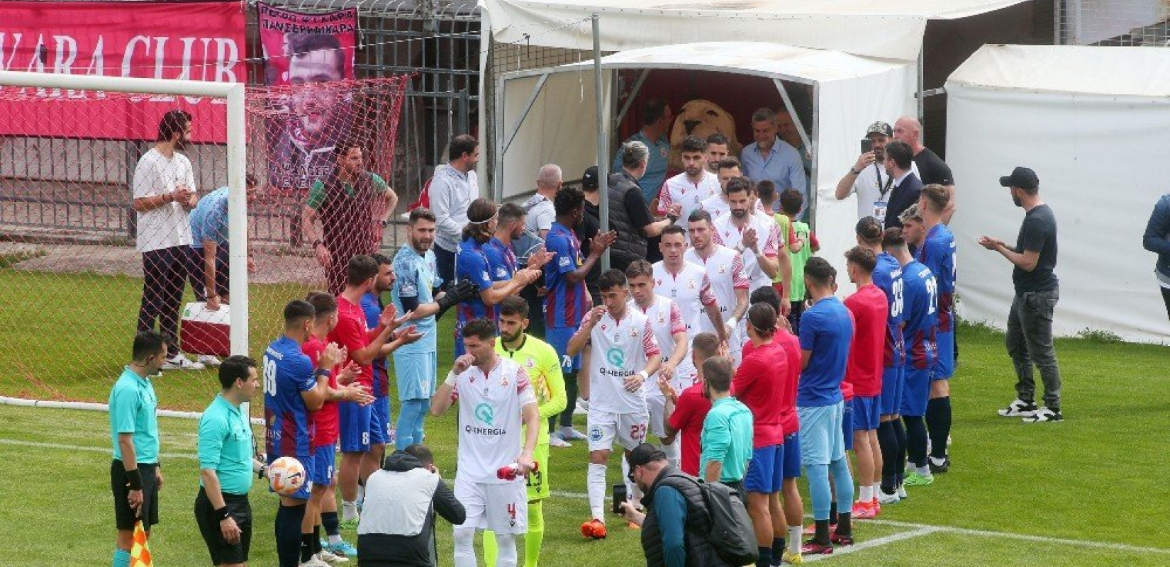 Τέτοιες εικόνες θέλουμε να βλέπουμε στα γήπεδα (βίντεο) Τέτοιες εικόνες θέλουμε να βλέπουμε στα γήπεδα (βίντεο)