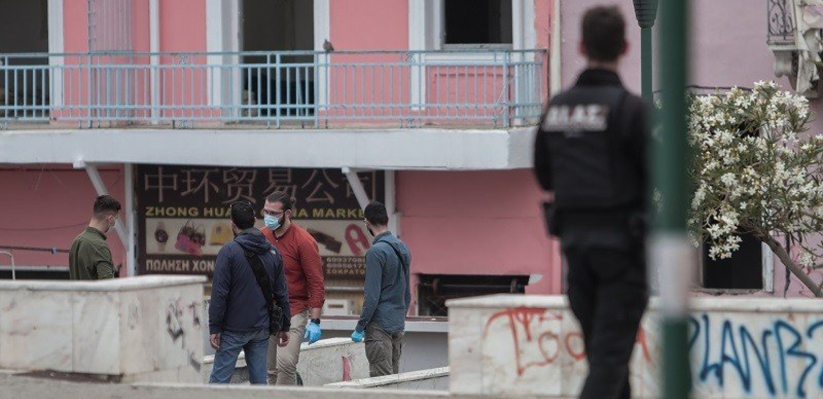Θρίλερ στη Βαρβάκειο: Βρέθηκε πτώμα γυναίκας με τραύματα στο λαιμό (βίντεο, φωτ.)