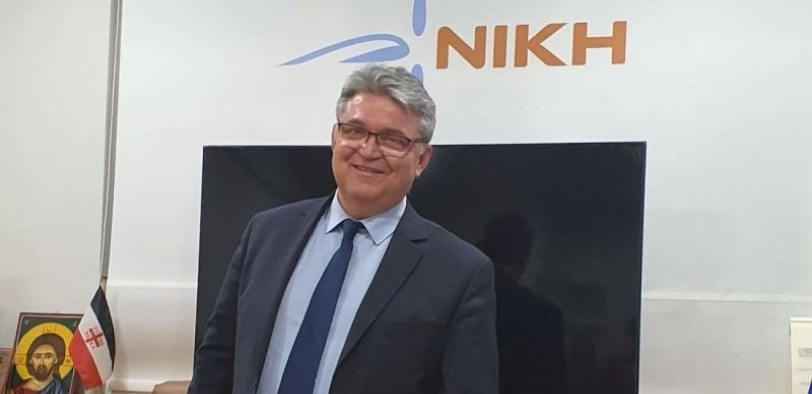 «Νίκη»: Το μπόλι, το... μαγνητικό  πεδίο και η προσευχή πριν τις προεκλογικές συγκεντρώσεις (βίντεο)