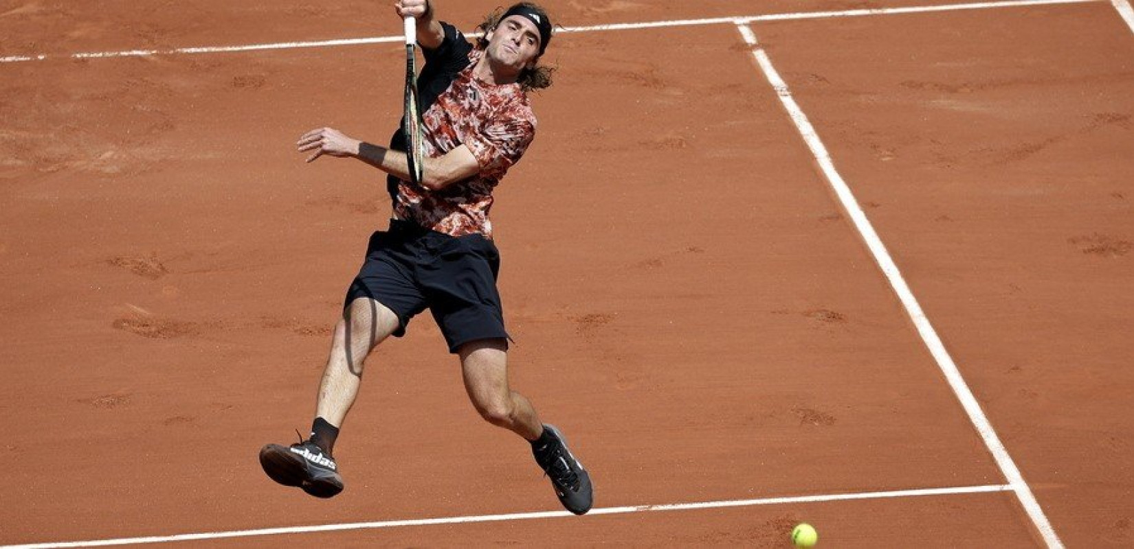 Τένις: O Τσιτσιπάς «επιβίωσε» στην πρεμιέρα του στο Ρολάν Γκαρός (βίντεο)