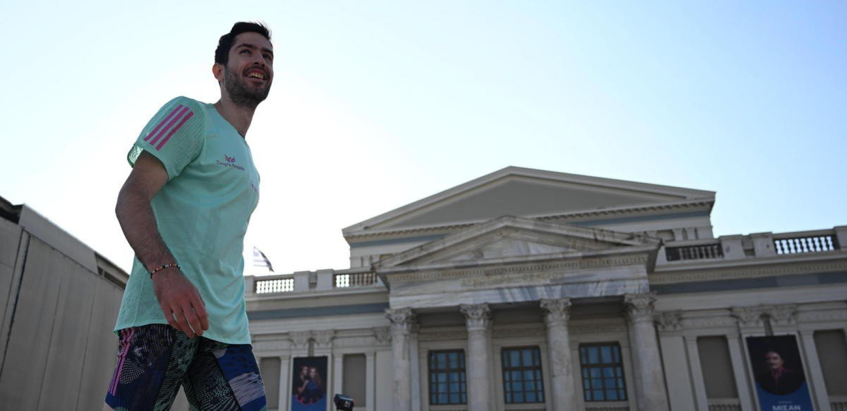 Στίβος: Ο Τεντόγλου κλέβει την παράσταση στον Πειραιά (βίντεο)