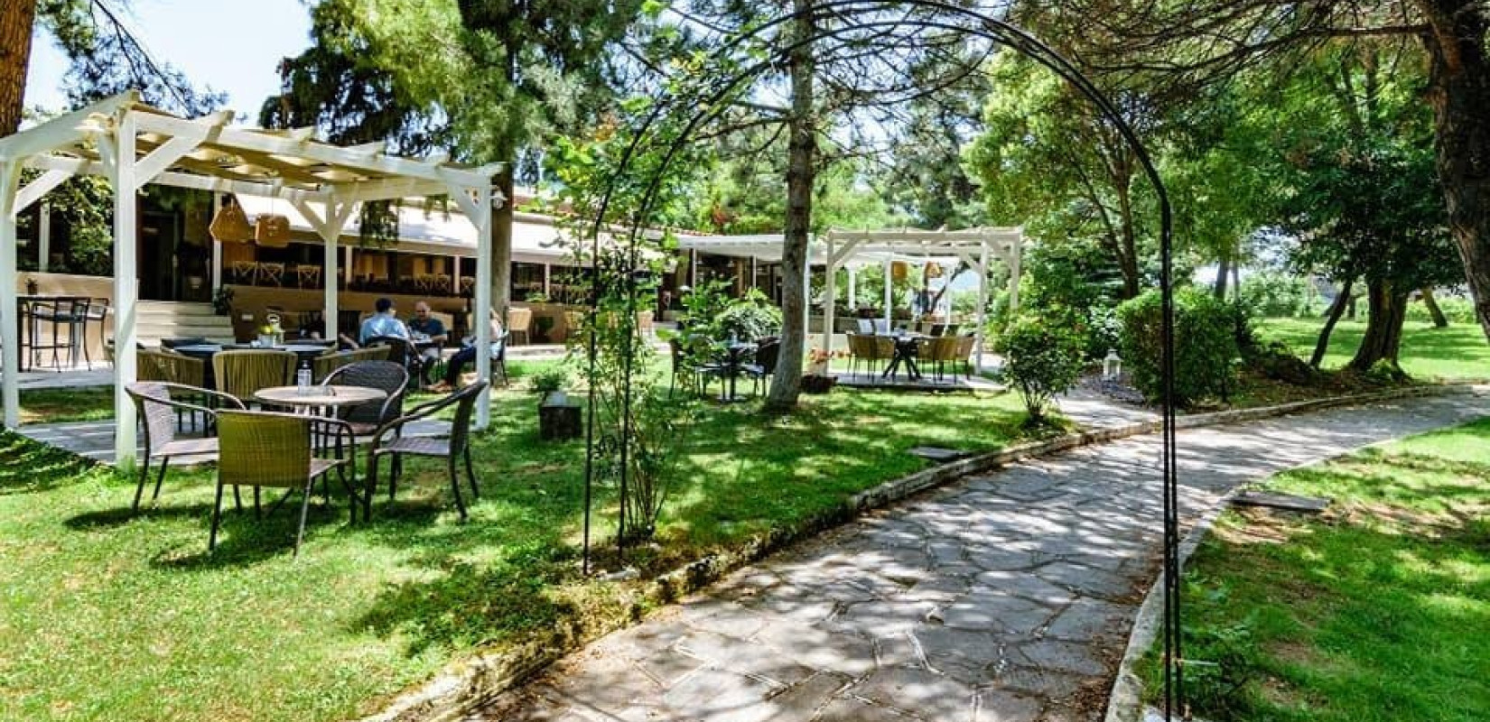 Έξι Βρύσες: Ένας γαστρονομικός παράδεισος μέσα στη φύση στον Πολύγυρο Χαλκιδικής