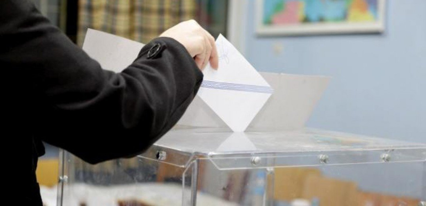 Δημοσκόπηση Metron: Στις 22 μονάδες η διαφορά Μητσοτάκη - Ανδρουλάκη - Συγκάλυψη στην τραγωδία των Τεμπών βλέπει το 71%