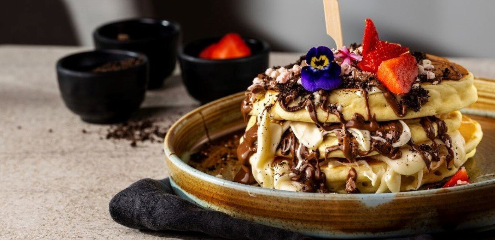 Nomad The Brotherfood Bar: Μία όαση, ιδανικός συνδυασμός καλού φαγητού, ποτών κι ατμόσφαιρας στην παραλία της Περαίας