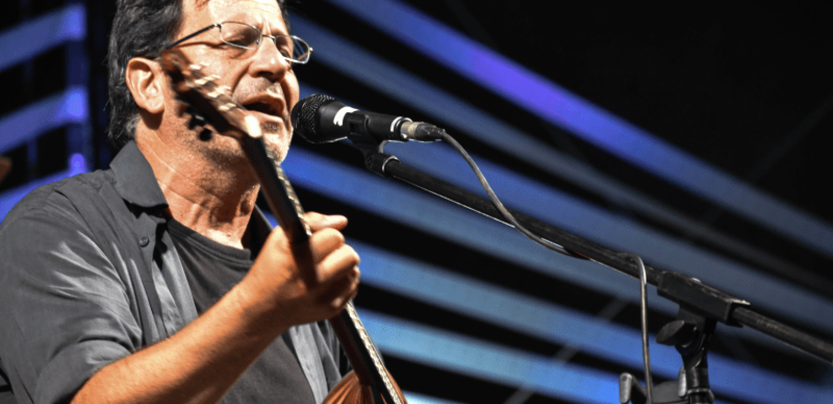 Θανάσης Παπακωνσταντίνου: Νέες ημερομηνίες για συναυλίες μετά τα αλλεπάλληλα sold out