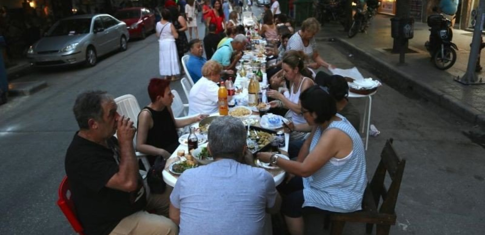 Θεσσαλονίκη: Σήμερα το 8o Δείπνο της Άνοιξης στρώνει τραπέζι στην Αλεξάνδρου Σβώλου (βίντεο) Θεσσαλονίκη: Σήμερα το 8o Δείπνο της Άνοιξης στρώνει τραπέζι στην Αλεξάνδρου Σβώλου (βίντεο)