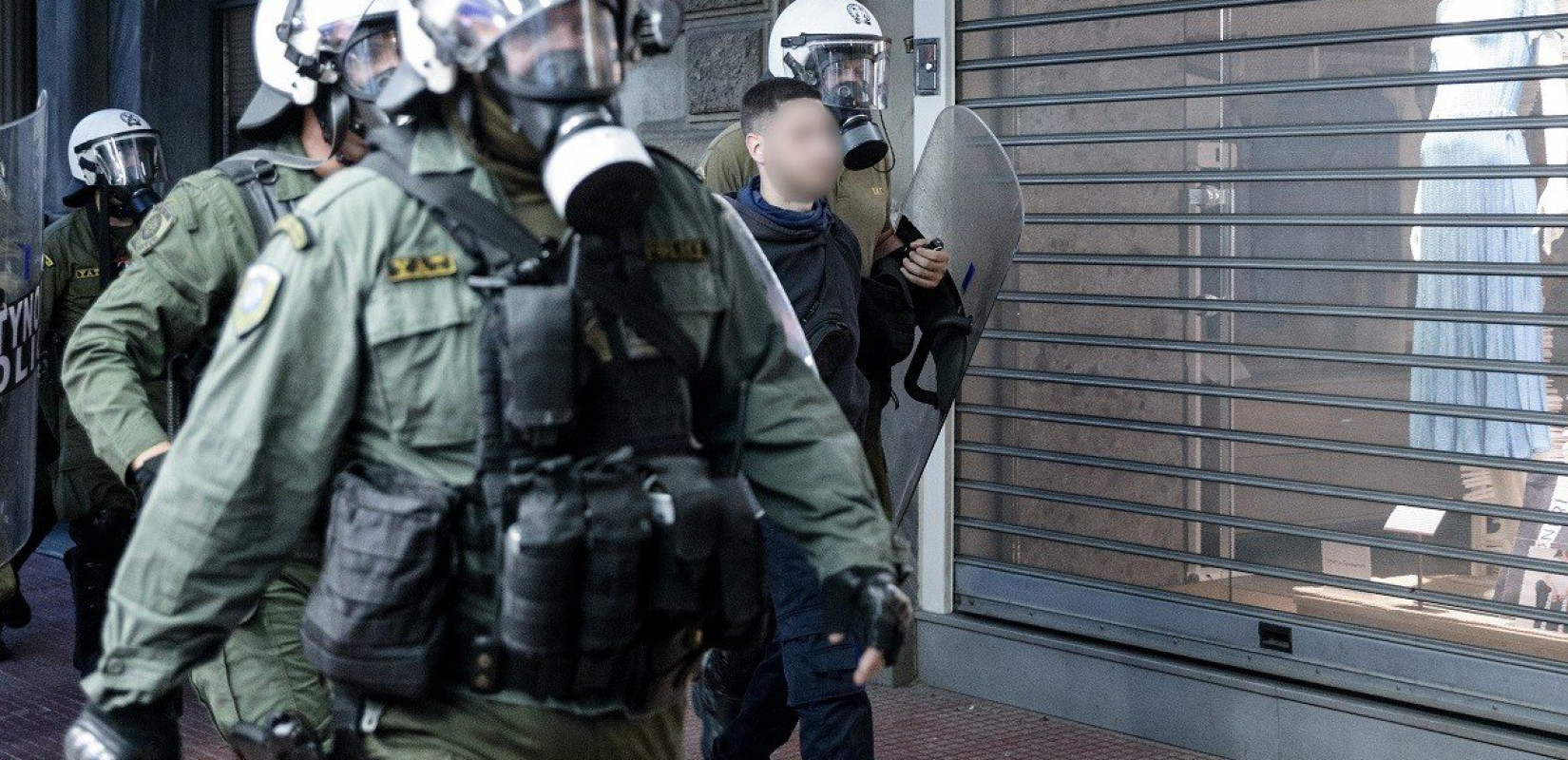 Αθήνα: Φωτορεπόρτερ καταγγέλλει αναίτια επίθεση αστυνομικού - Δείτε βίντεο 