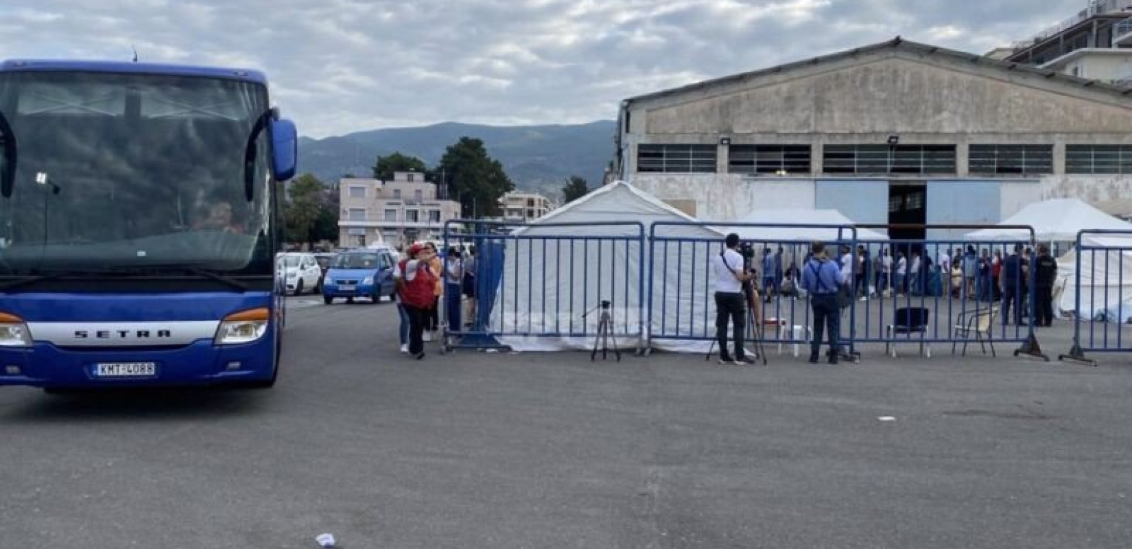 Ναυάγιο στην Πύλο: Κλιμάκιο του ΚΚΕ επισκέφθηκε τους διασωθέντες στη Μαλακάσα