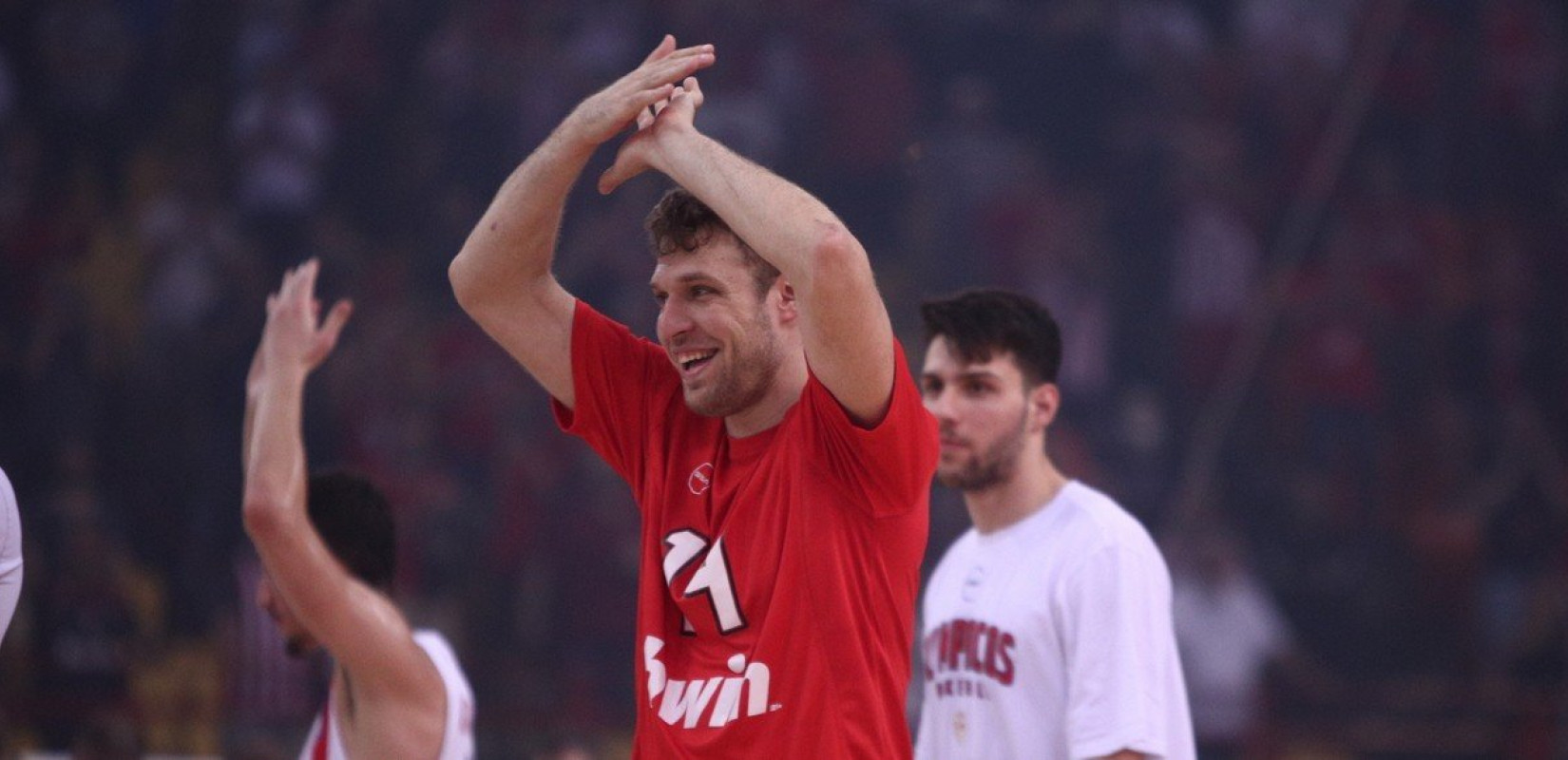 «Βασιλιάς» στο Σακραμέντο o Βεζένκοφ: Από τον Ολυμπιακό στο ΝΒΑ για να κυνηγήσει το όνειρό του (βίντεο)