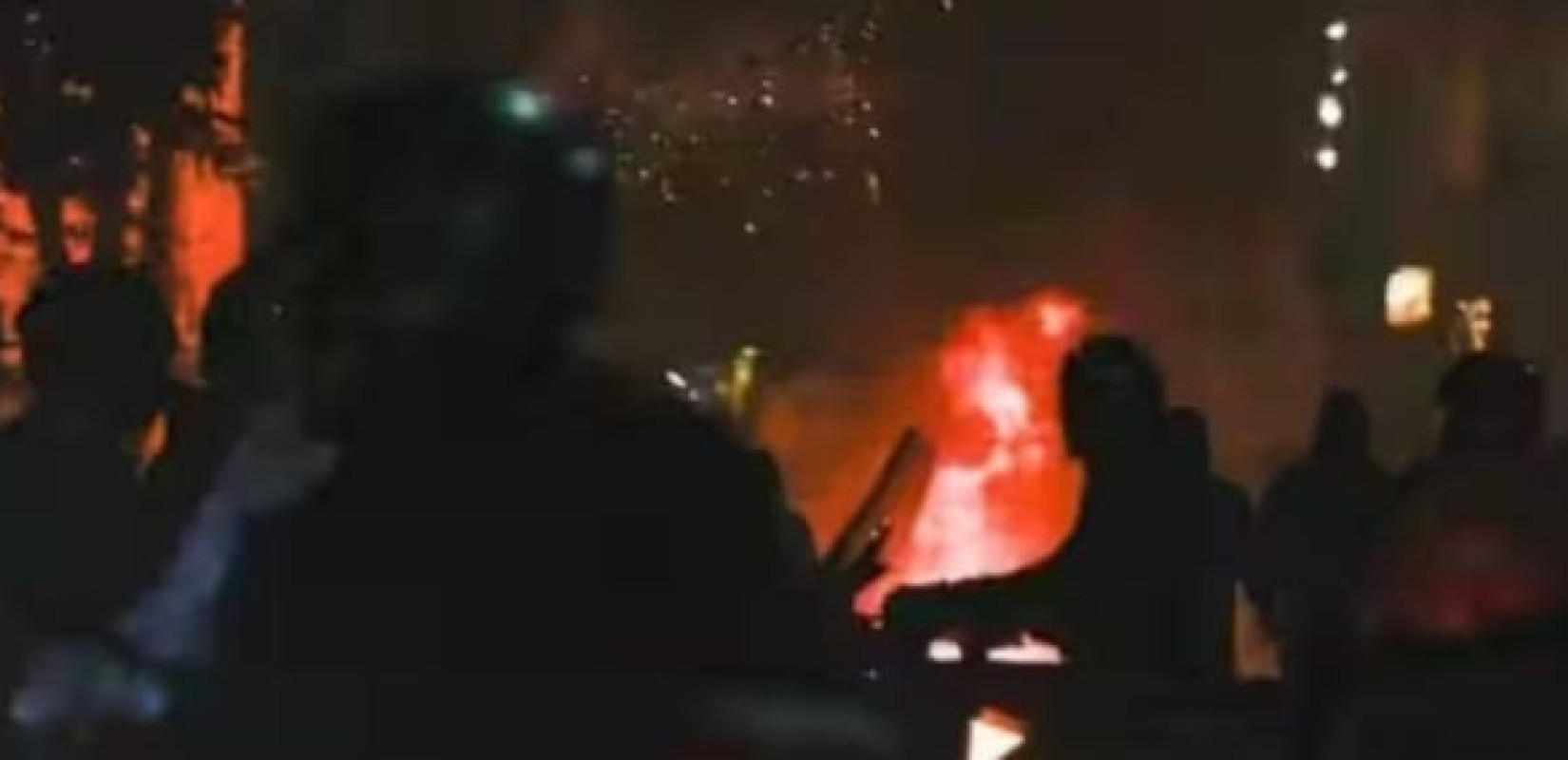 Στη δίνη τής βίας η Γαλλία: Σύσκεψη κορυφής στο Ελιζέ συγκάλεσε ο Μακρόν