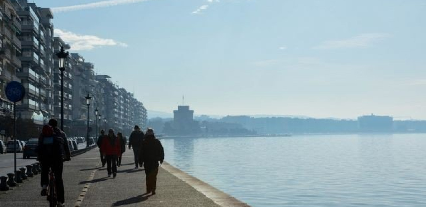 Θεσσαλονίκη: Νεαρός ξυλοκόπησε τουρίστα επειδή μίλησε στη σύντροφό του - Δάγκωσε και λιμενικό