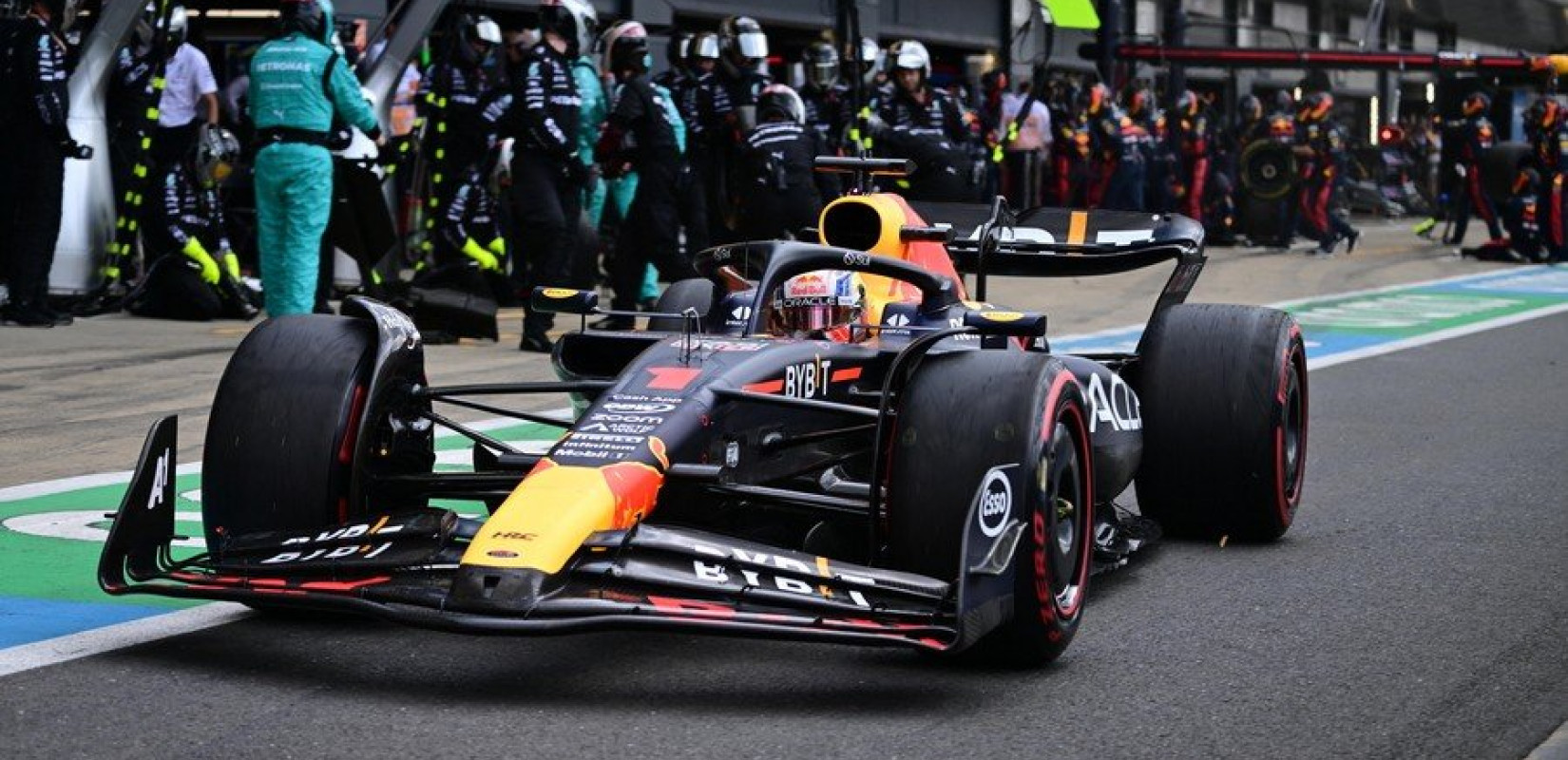 Φόρμουλα 1: Εκπληκτικός και απόλυτος κυρίαρχος ο Φερστάπεν στο Σίλβερστοουν (βίντεο)