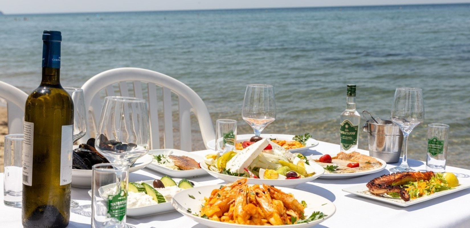 Η «Αίγλη» της Περαίας: Μία βόλτα μέχρι την «ψαροταβέρνα» με το μισό αιώνα ζωής, ακριβώς δίπλα στη θάλασσα