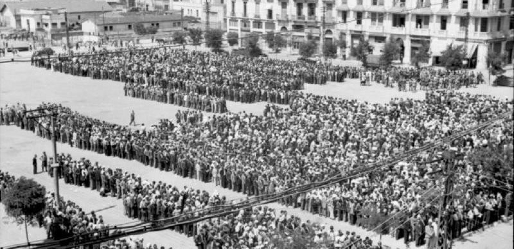 Το «μαύρο Σάββατο» της Θεσσαλονίκης: Όταν στην Πλατεία Ελευθερίας γραφόταν μία από τις μελανότερες σελίδες της παγκόσμιας ιστορίας (φωτ.) Το «μαύρο Σάββατο» της Θεσσαλονίκης: Όταν στην Πλατεία Ελευθερίας γραφόταν μία από τις μελανότερες σελίδες της παγκόσμιας ιστορίας (φωτ.)