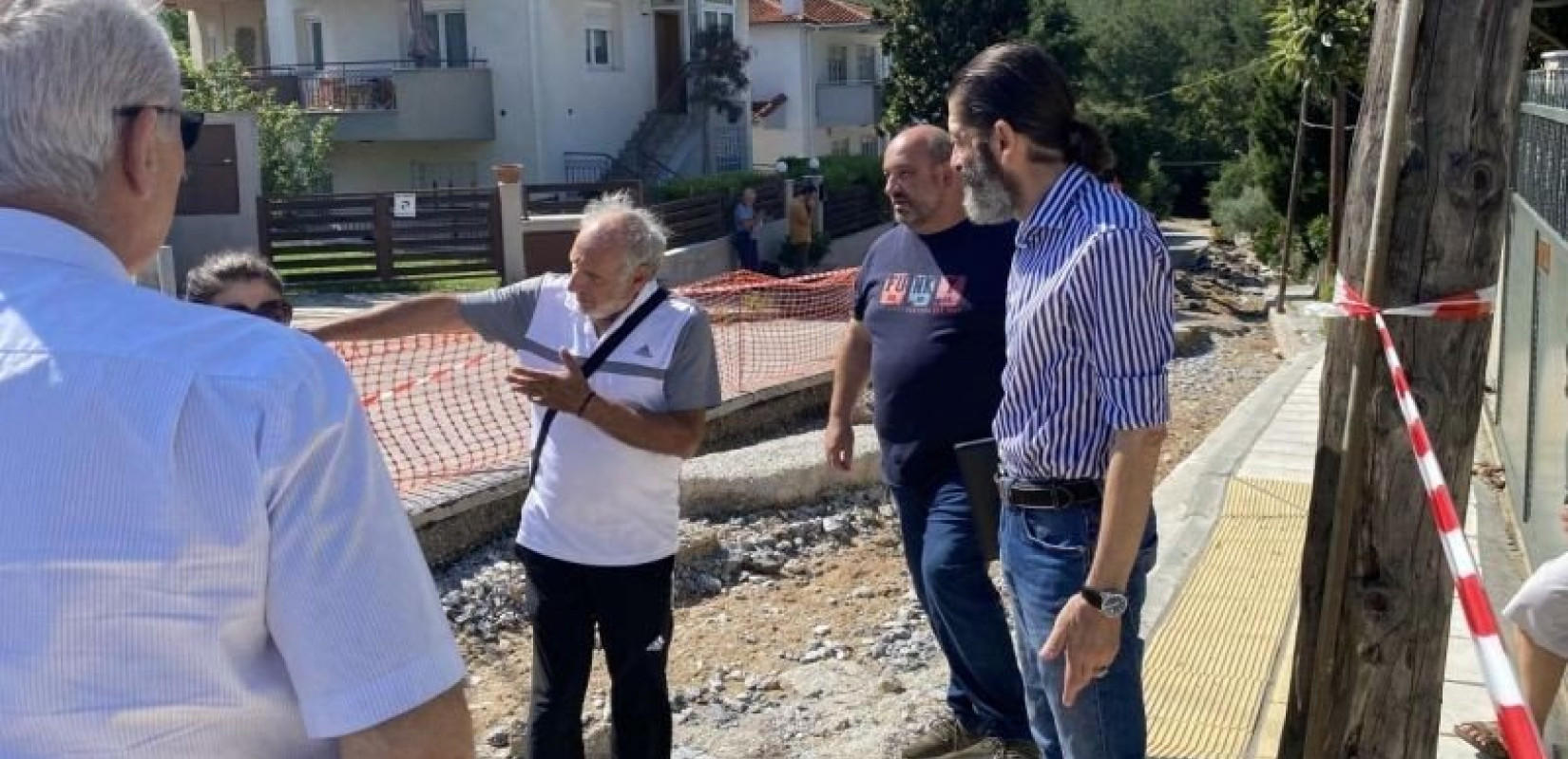 Ρετζίκι: Αυτοψία από εξειδικευμένο κλιμάκιο του δήμου Νεάπολης-Συκεών στον δρόμο που βούλιαξε από τη βροχή (φωτ.)