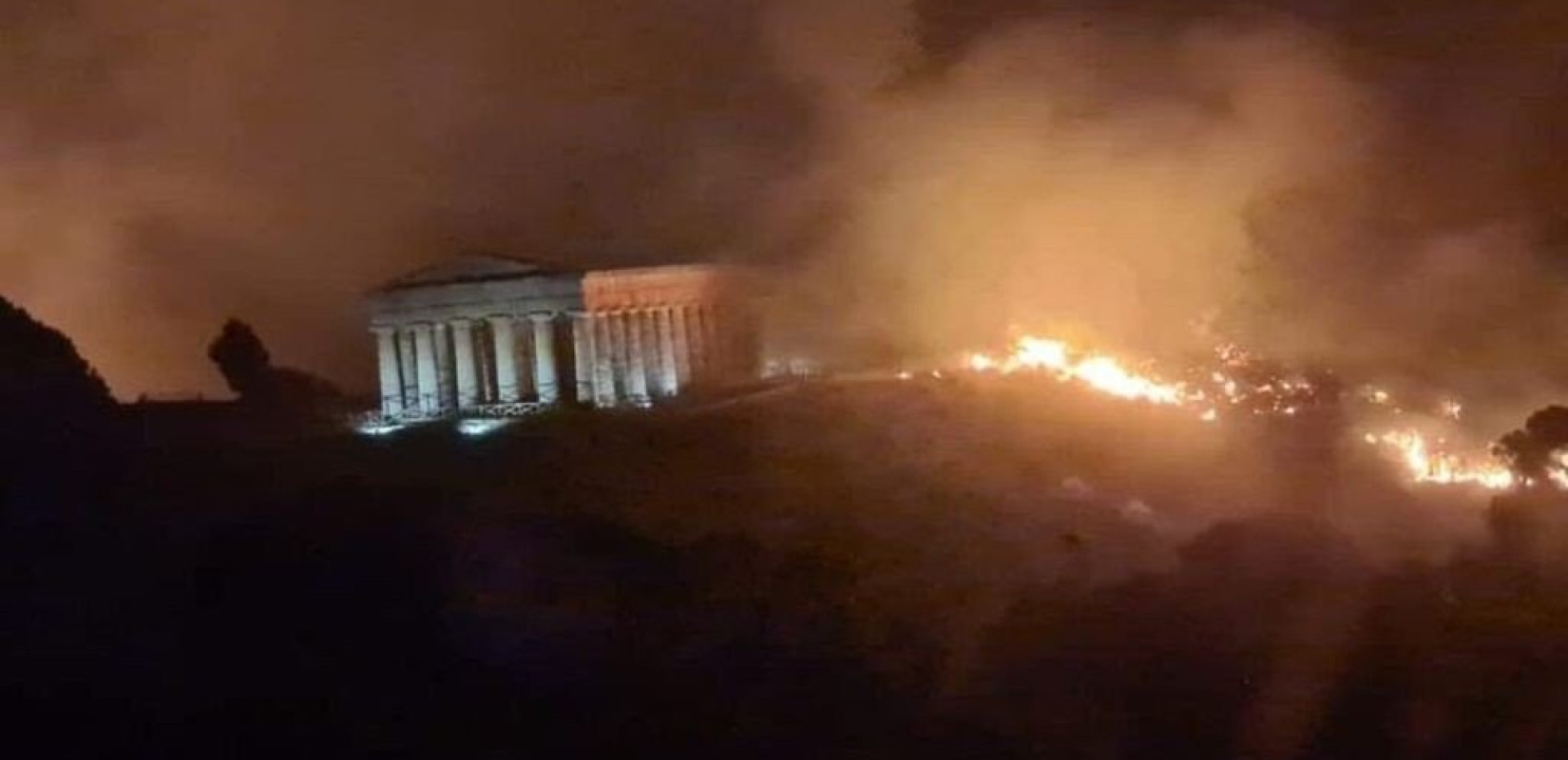 Ιταλία: 7 νεκροί σε βορρά και νότο από πλημμύρες και πυρκαγιές (βίντεο)