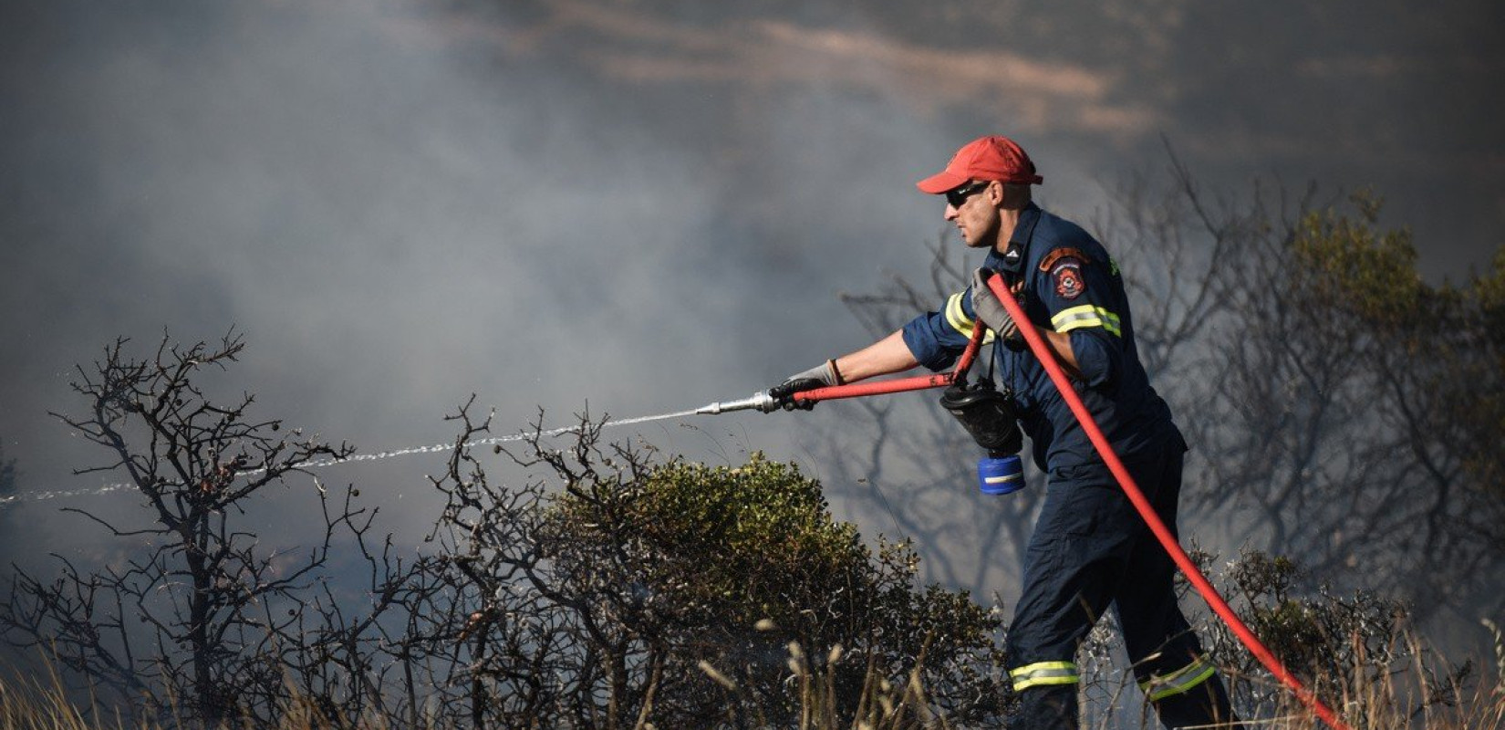 Θεσσαλονίκη: Φωτιά στη Μαυρορράχη - Καίει ξερά χόρτα