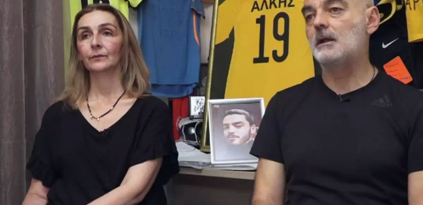 «Όταν έμαθα για τη δολοφονία του διπλώθηκα από τον πόνο» - Η πρώτη συνέντευξη των γονιών του Άλκη Καμπανού μετά τη δίκη (βίντεο) «Όταν έμαθα για τη δολοφονία του διπλώθηκα από τον πόνο» - Η πρώτη συνέντευξη των γονιών του Άλκη Καμπανού μετά τη δίκη (βίντεο)