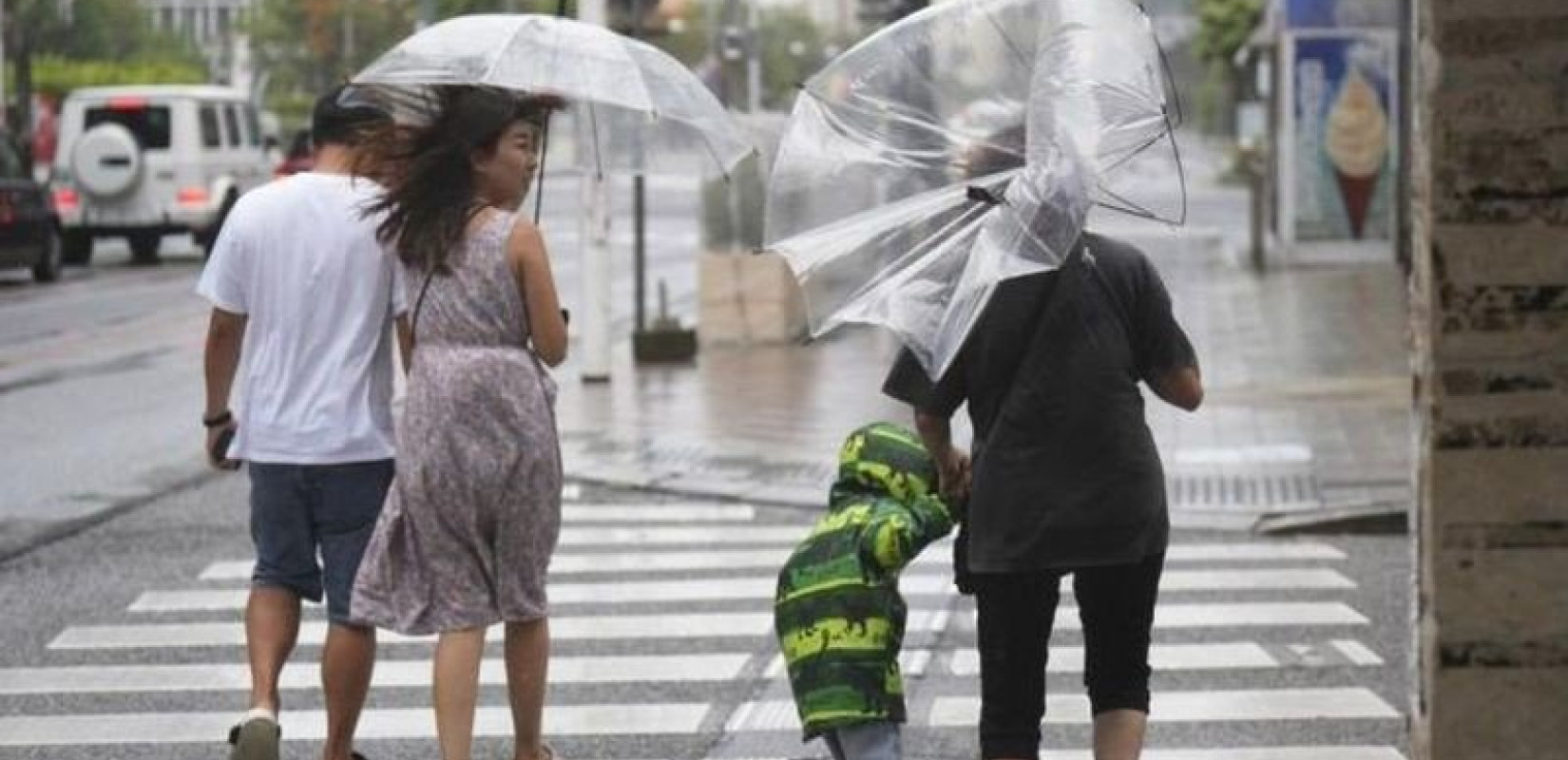 Ιαπωνία: Συναγερμός στην Οκινάουα λόγω του τυφώνα Χανούν - Εκατοντάδες χιλιάδες κλήθηκαν να εγκαταλείψουν τις εστίες τους