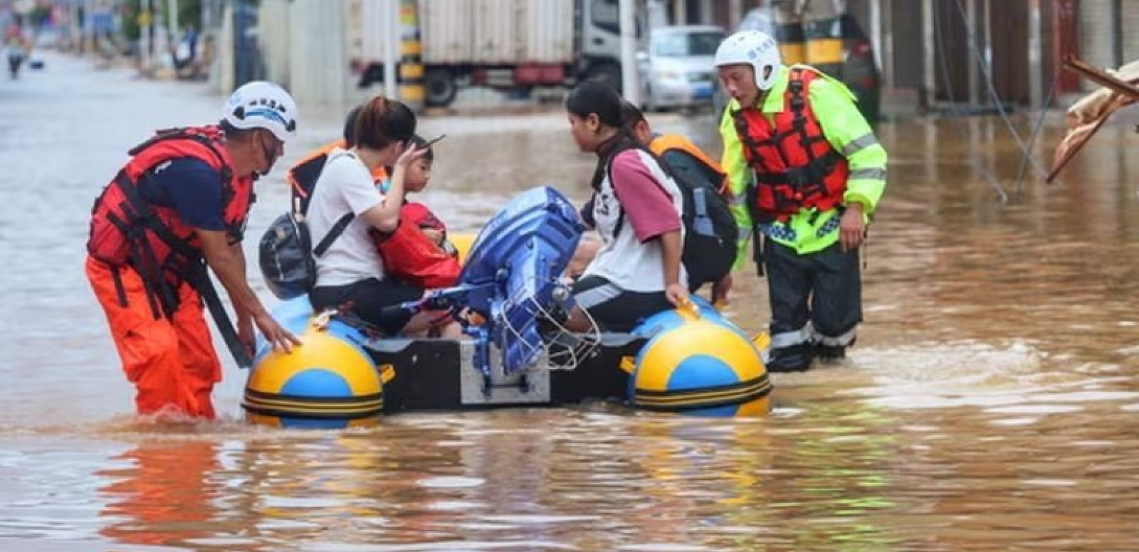 Κίνα: Χιλιάδες άνθρωποι εγκατέλειψαν τα σπίτια τους στο Πεκίνο - Σάρωσε τα πάντα ο τυφώνας Ντοκσούρι