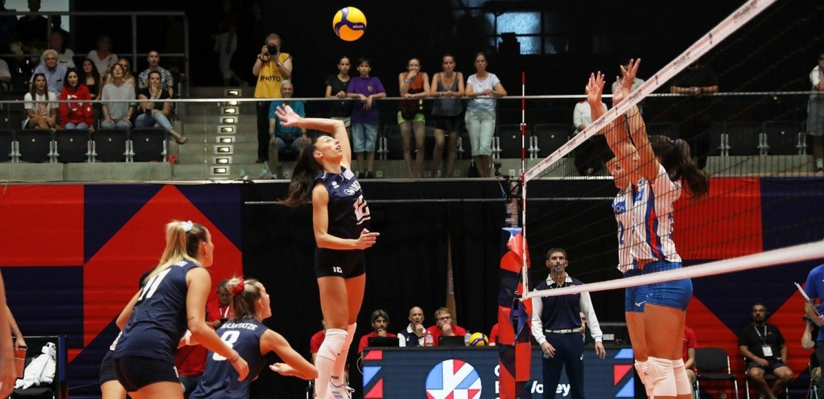 Βόλεϊ: Ήττα από την Τσεχία, μονόδρομος πλέον η νίκη επί του Αζερμπαϊτζάν για την Εθνική γυναικών (βίντεο)