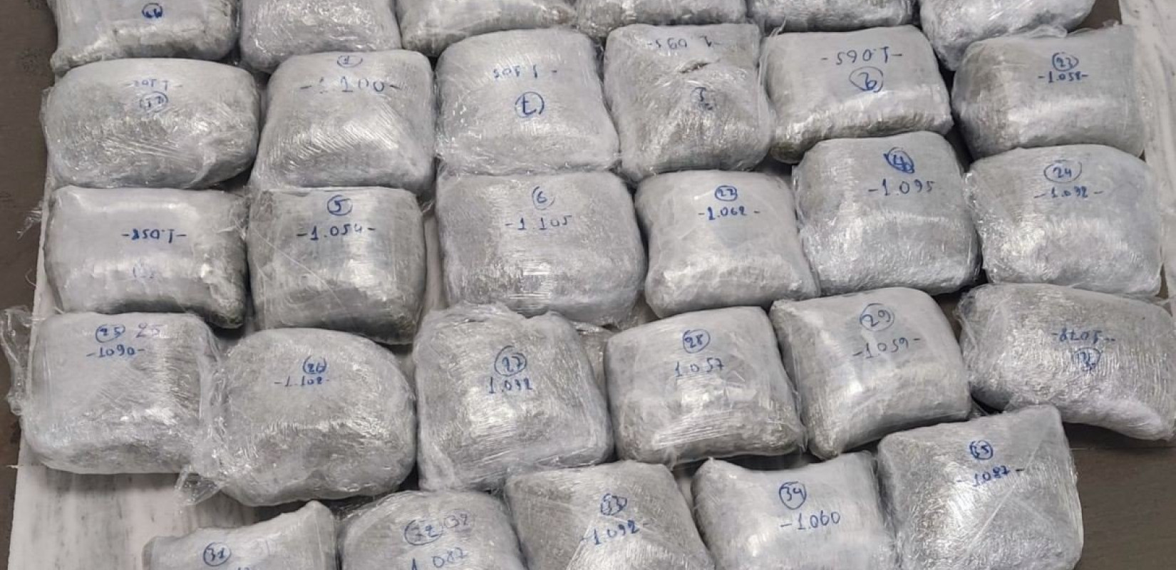 Κιλκίς: Περισσότερα από 38 κιλά κάνναβης εντοπίστηκαν μέσα σε σάκους - Δύο συλλήψεις (φωτ.) Κιλκίς: Περισσότερα από 38 κιλά κάνναβης εντοπίστηκαν μέσα σε σάκους - Δύο συλλήψεις (φωτ.)