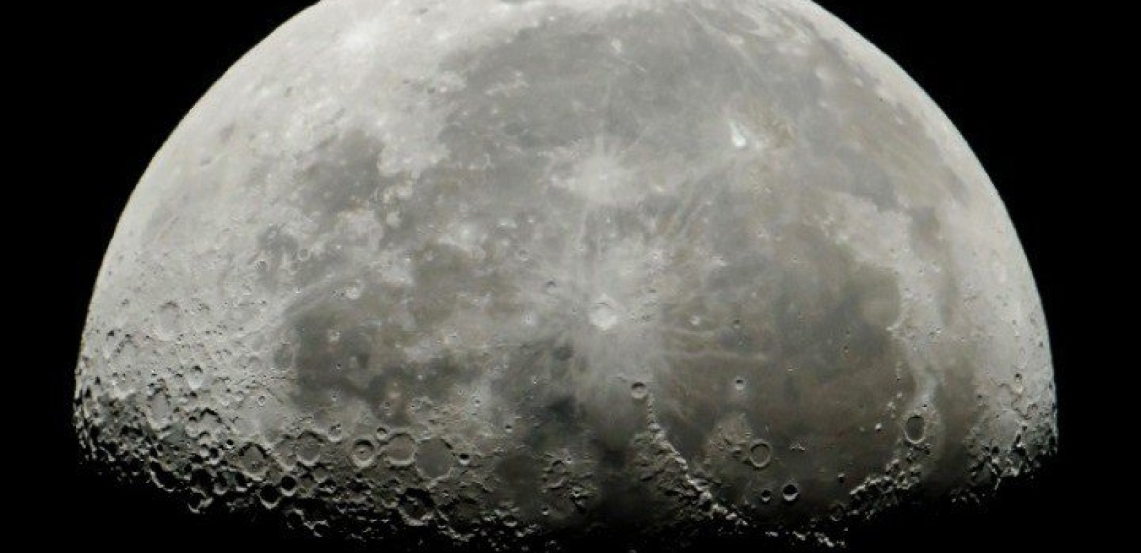 NASA: Δύο φαράγγια σαν το Γκραν Κάνιον σχηματίστηκαν στο φεγγάρι από πρόσκρουση αστεροειδή NASA: Δύο φαράγγια σαν το Γκραν Κάνιον σχηματίστηκαν στο φεγγάρι από πρόσκρουση αστεροειδή