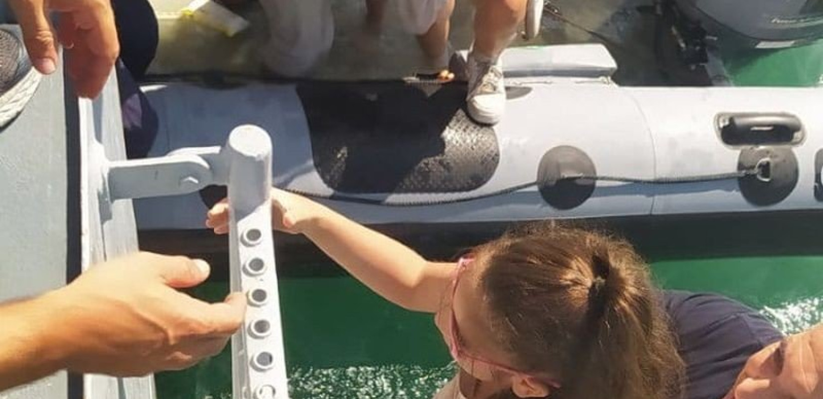 Πήλιο: Απεγκλωβισμός δια θαλάσσης 58 ατόμων από την παραλία Χορευτό (βίντεο, φωτ.)