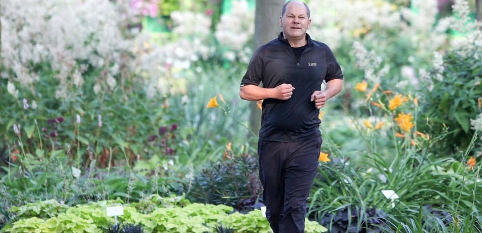 Ο καγκελάριος Σολτς έφαγε κυριολεκτικά «τα μούτρα του» κάνοντας τζόκινγκ 