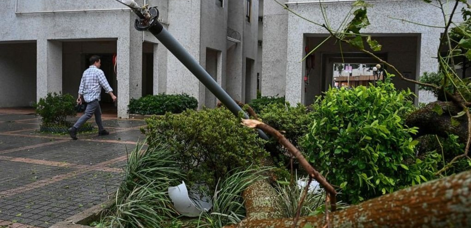 Σε συναγερμό η Ταϊβάν - Απομακρύνθηκαν 3.000 άνθρωποι καθώς έρχεται ο τυφώνας Χαϊκούι (βίντεο)