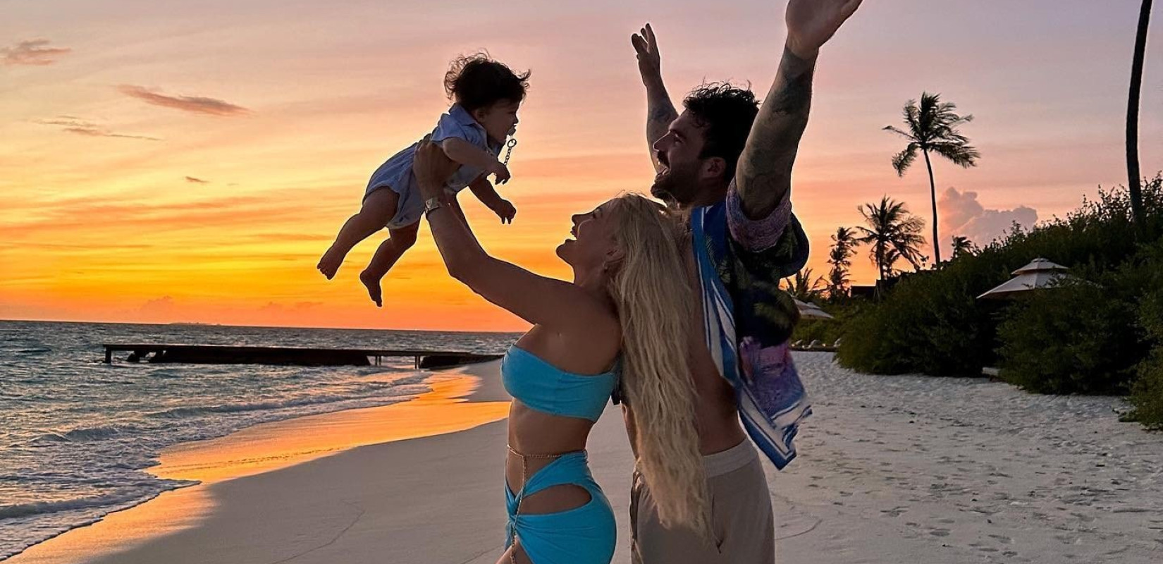 Τούνη - Αλεξάνδρου: Έτσι θα ονομάσουν τον γιο τους - Το προσκλητήριο της βάπτισης (βίντεο)